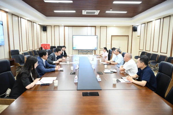 北仲主任郭卫一滑拜谒武汉大学